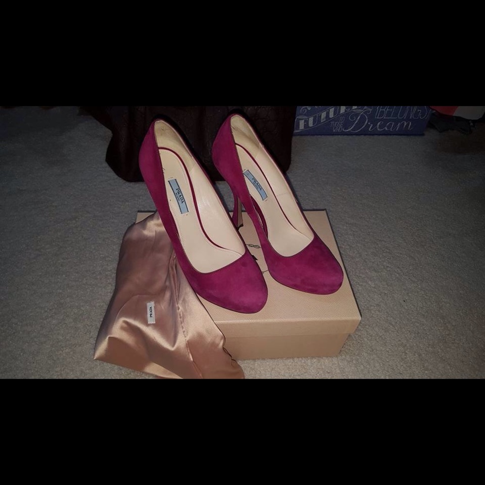 COPY - Authentic Like new Prada pumps size 40.4